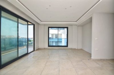 Tastefully-Designed Apartment For Sale In Alanya - Spacious bedroom with balcony