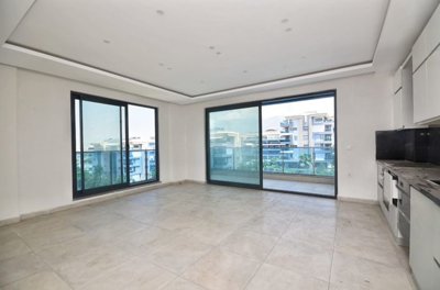 Tastefully-Designed Apartment For Sale In Alanya - Lounge area with balcony