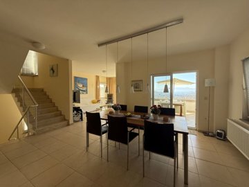 Sea View Triplex Bodrum Villa For Sale In Koyunbaba, Gumusluk - Dining area to the winter garden