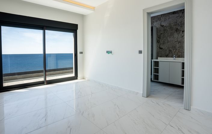 Image No.12-4 Bed Apartment for sale