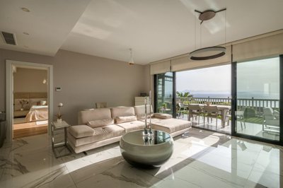 Sea View Apartment In Gumusluk, Bodrum For Sale – Lounge with gorgeous sea views and private garden