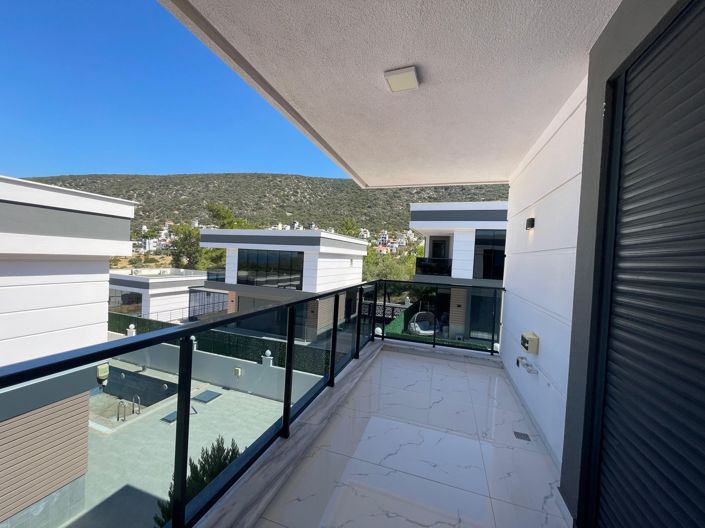 Image No.12-3 Bed Villa for sale