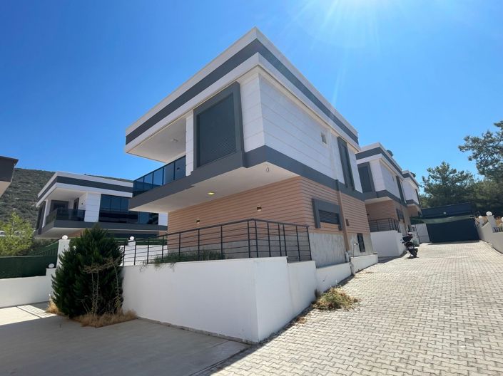 Image No.2-3 Bed Villa for sale