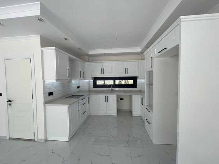 Image No.8-3 Bed Villa for sale