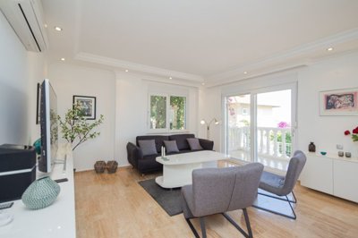 An Alluring Hillside Villa In Alanya For Sale - Lounge with balcony