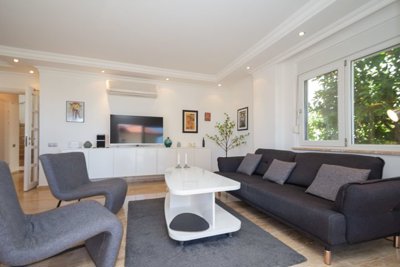 An Alluring Hillside Villa In Alanya For Sale - Beautiful lounge