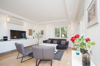 An Alluring Hillside Villa In Alanya For Sale - Fully furnished lounge