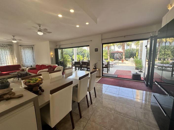 Image No.10-5 Bed Villa for sale