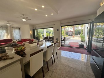 Prestigious Villa For Sale In Central Dalyan - Dining area out to the terrace