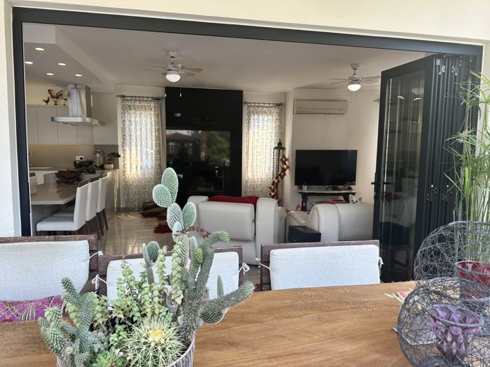 Image No.11-5 Bed Villa for sale