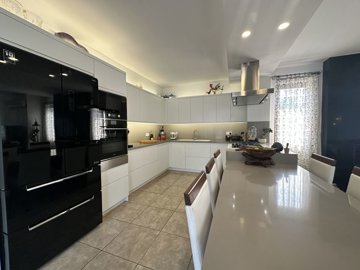 Prestigious Villa For Sale In Central Dalyan - Modern fully fitted kitchen