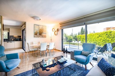 Breathtaking Villa With A Private Pool & Garden For Sale In Yalikavak - Lounge to the dining area