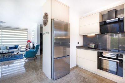 Breathtaking Villa With A Private Pool & Garden For Sale In Yalikavak - Open-plan kitchen