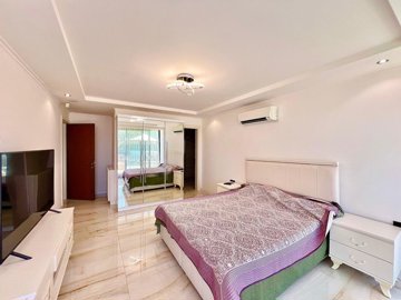 Ultra-Luxurious Sea View Alanya Villa For Sale - Ground floor bedroom