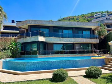 Ultra-Luxurious Sea View Alanya Villa For Sale - Mian view of the amazing villa