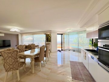 Ultra-Luxurious Sea View Alanya Villa For Sale - Vast living space