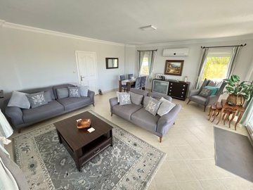A Detached Immaculate Villa For Sale In Akbuk - Lounge and dining room