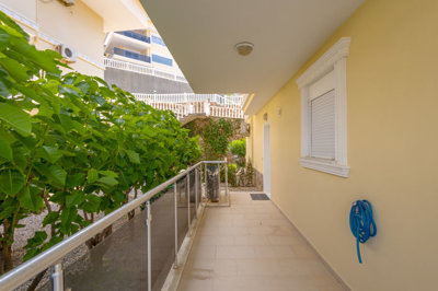 Exceptional Apartment For Sale In Kargicak, Alanya - Lovely shady balcony