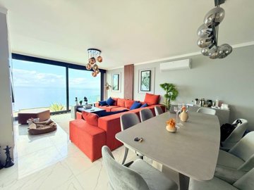 Prestigious Sea View Villa In Bodrum With A Private Garden For Sale - Dining area and lounge