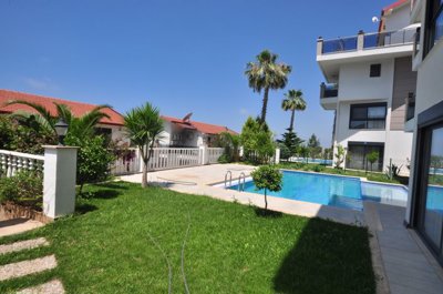 Modern Luxury 7 bedroomed villa-garden view