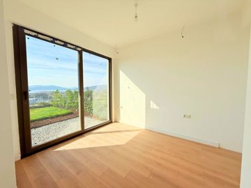 Beautiful Garden Apartment For Sale In Milas, Mugla - Bedroom with garden access