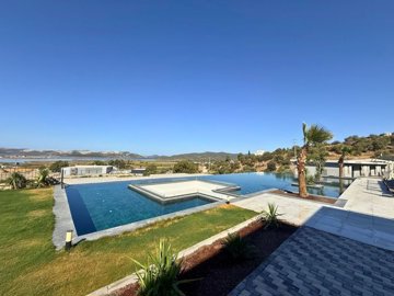 Beautiful Garden Apartment For Sale In Milas, Mugla - Social areas and communal pool