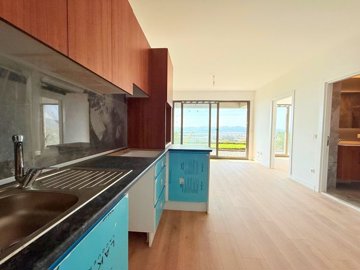 Beautiful Garden Apartment For Sale In Milas, Mugla - Kitchen and lounge