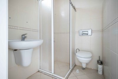 Notable Alanya Apartment For Sale In Cikcilli - Ensuite shower room