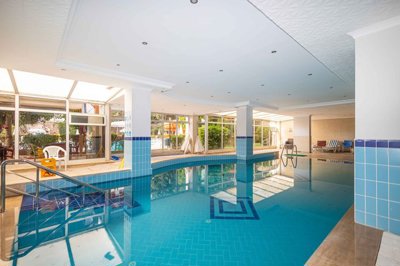 Notable Alanya Apartment For Sale In Cikcilli - Indoor communal pool