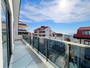Sea View Alanya Penthouse For Sale With A Shared Pool - Roof balcony/terrace sea views