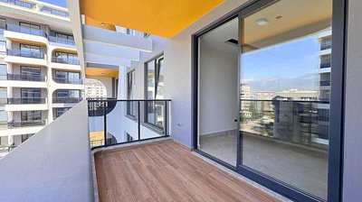 Indulgent One Bedroom Apartment For Sale In Alanya – Living space balcony