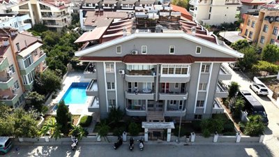 Renovated Marmaris Apartment For Sale – The apartment building and pool