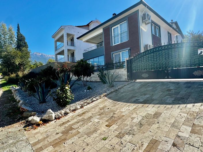 Image No.2-4 Bed Villa for sale