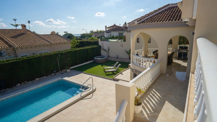 Image No.3-3 Bed Villa for sale