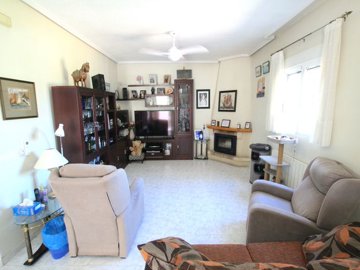 48508_fabulous_3_bedroom_farmhouse_with_many_extras_240724125119_img_1196