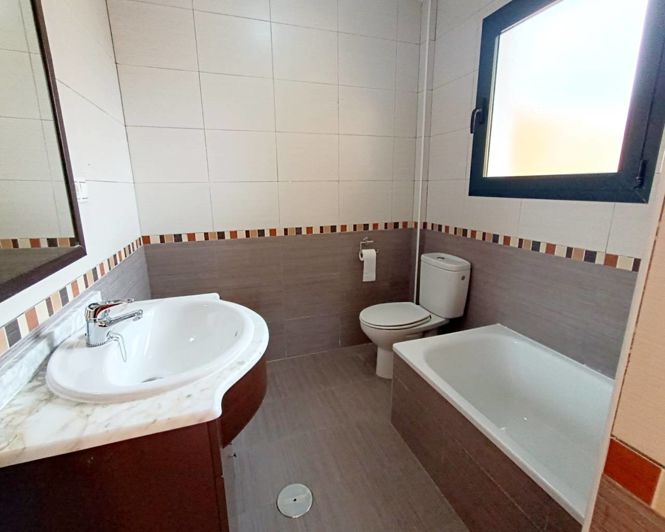 Image No.11-2 Bed Property for sale