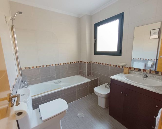 Image No.14-3 Bed Property for sale