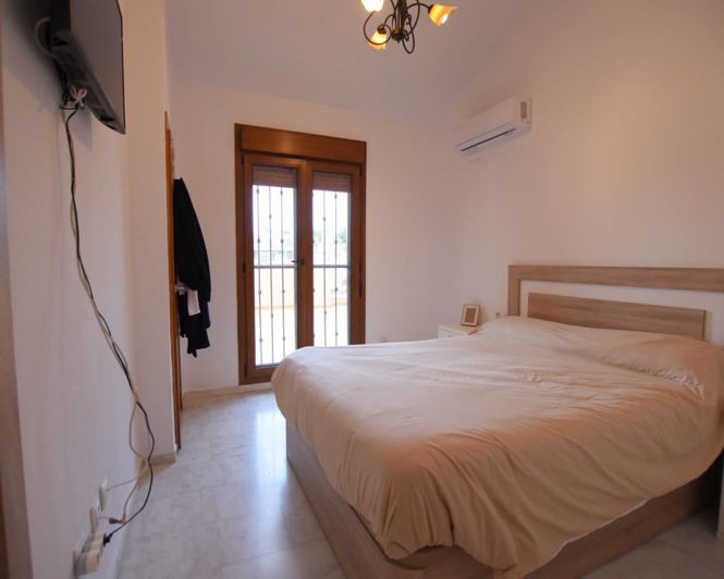 Image No.18-3 Bed Townhouse for sale