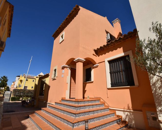 Image No.28-3 Bed Townhouse for sale