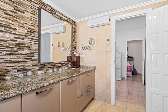 Image No.24-5 Bed Villa for sale