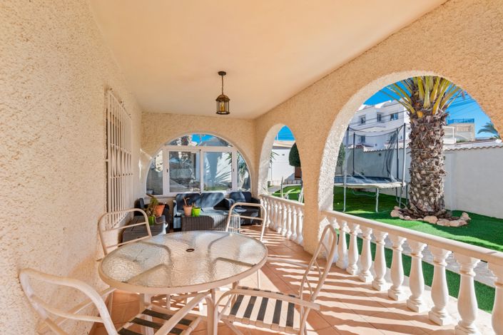 Image No.3-5 Bed Villa for sale