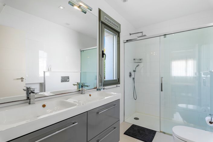 Image No.17-4 Bed Villa for sale