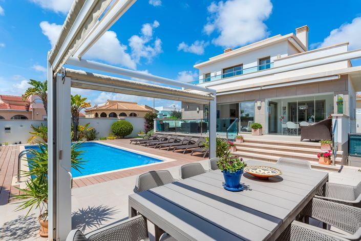 Image No.2-4 Bed Villa for sale