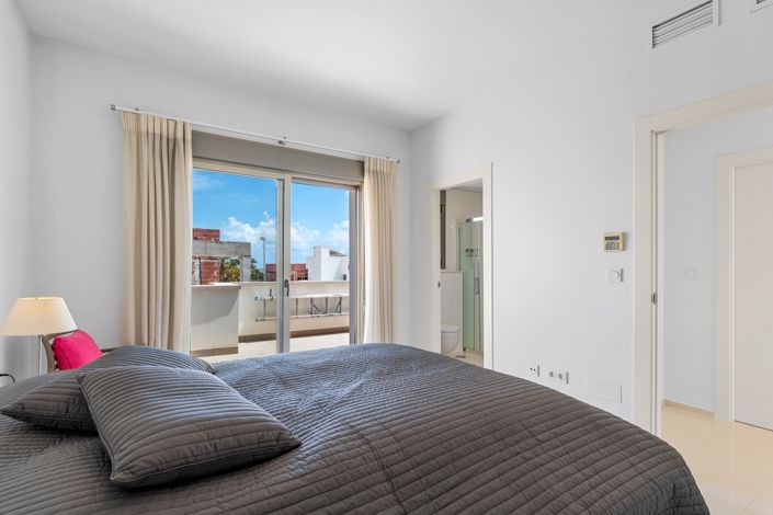 Image No.22-4 Bed Villa for sale