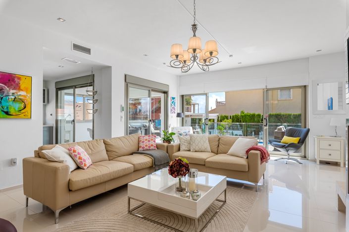 Image No.3-4 Bed Villa for sale