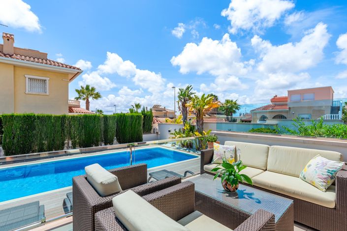 Image No.37-4 Bed Villa for sale