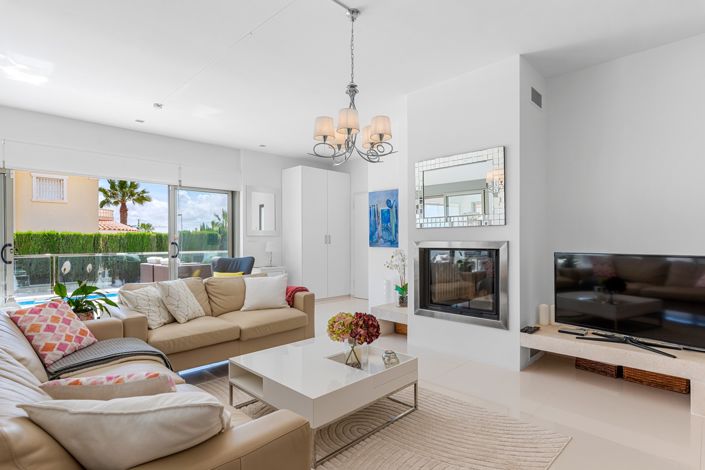 Image No.4-4 Bed Villa for sale