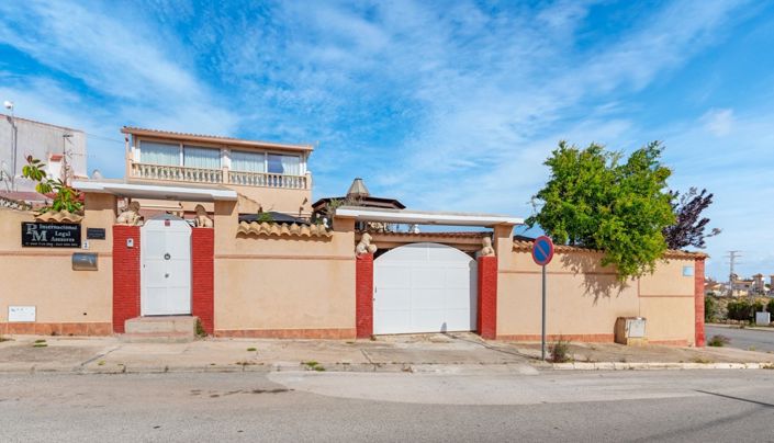 Image No.1-4 Bed Villa for sale