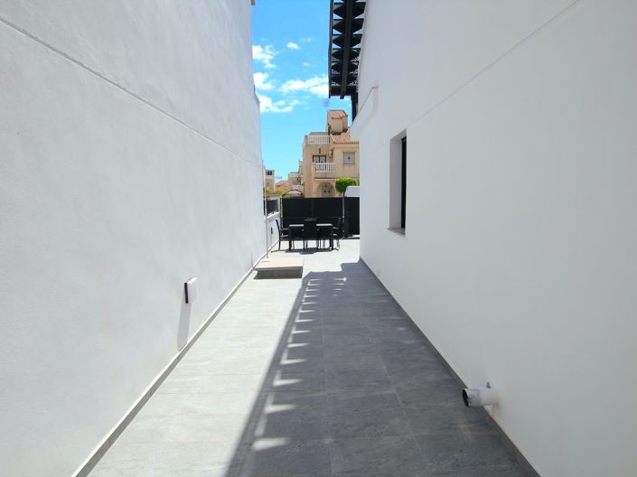 Image No.30-3 Bed Villa for sale