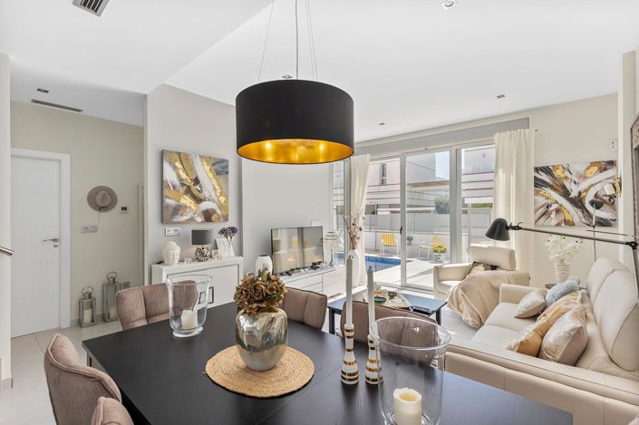 Image No.3-3 Bed Villa for sale